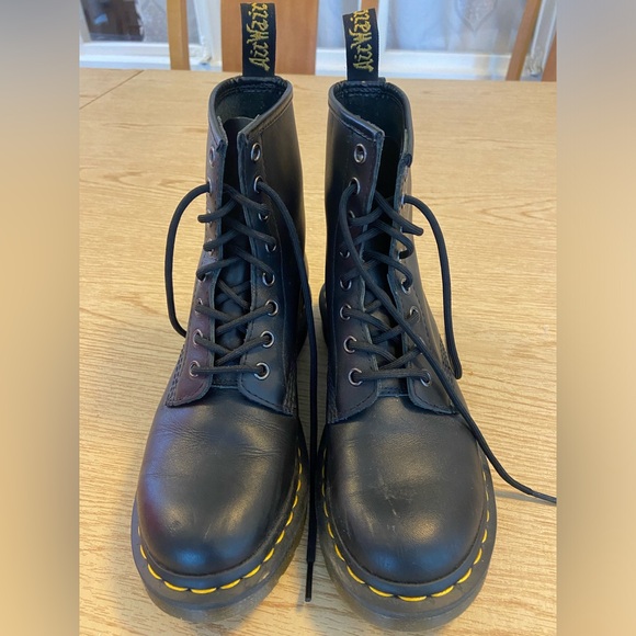 Dr Marten lace up boots 4 uk 6 us - Picture 1 of 6